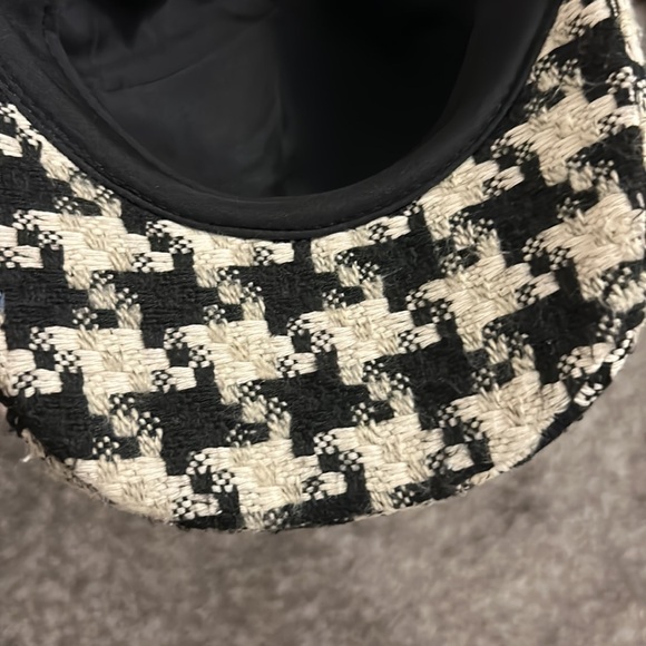 H&M xs adjustable hat tweed black and white preloved - Picture 3 of 5